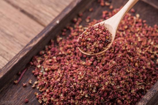 煮牛肉要放盐吗怎么放好吃,煮牛肉时放不放酱油