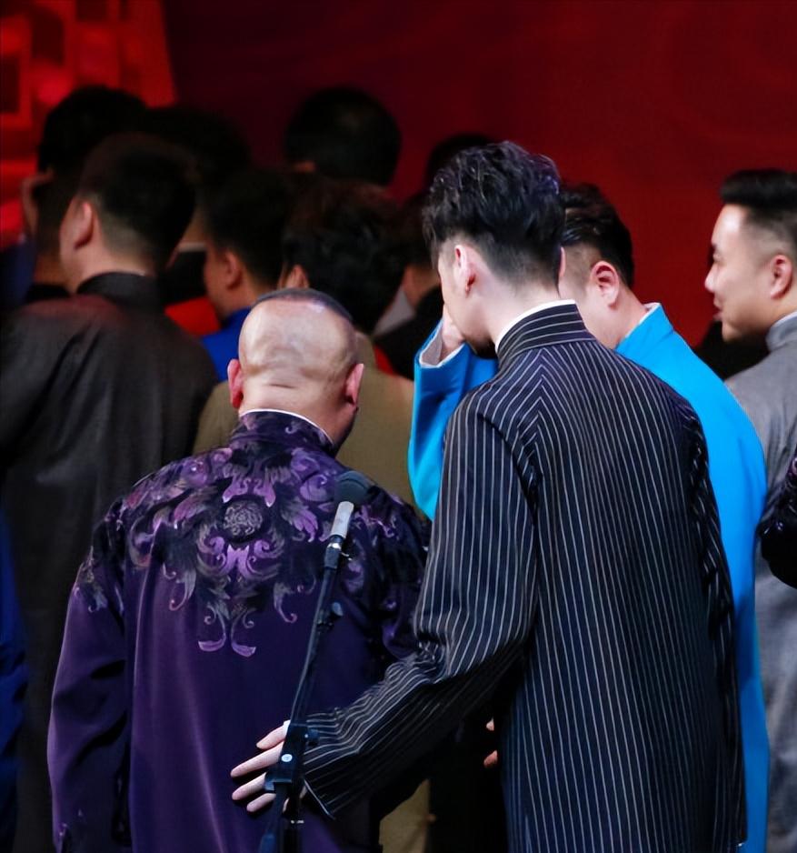 岳云鹏秦霄贤孟鹤堂封箱演出,德云社岳云鹏辟谣后现身