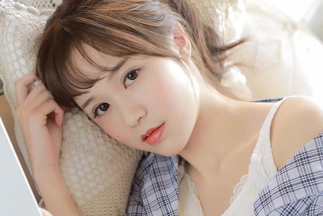 来姨妈怎么哄女朋友开心,女朋友来姨妈肚子疼怎么哄