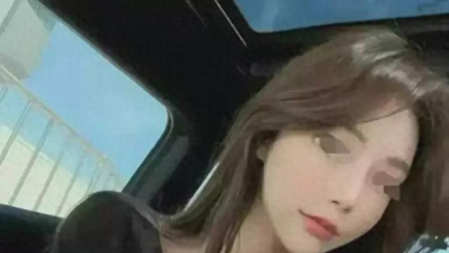 车展上的顶级车模让人迈不动步子,车展十分养眼的车模让人印象深刻