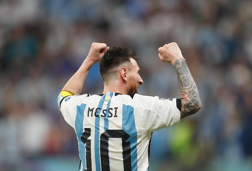 梅西率领巴黎抵达慕尼黑,梅西抵达北京原视频