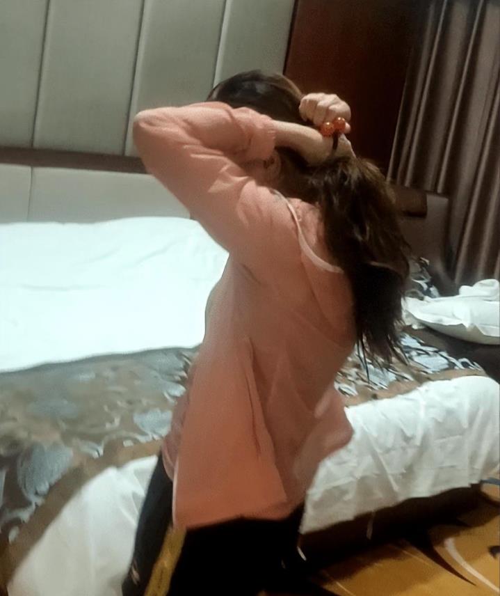 54岁男子与女子有染，女子哀求：我不敢了，请放过我