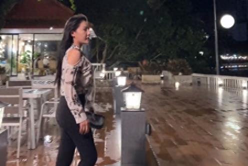 揭秘柬埔寨女星依晴整容，五官大变容颜更美，背后原因令人咋舌。