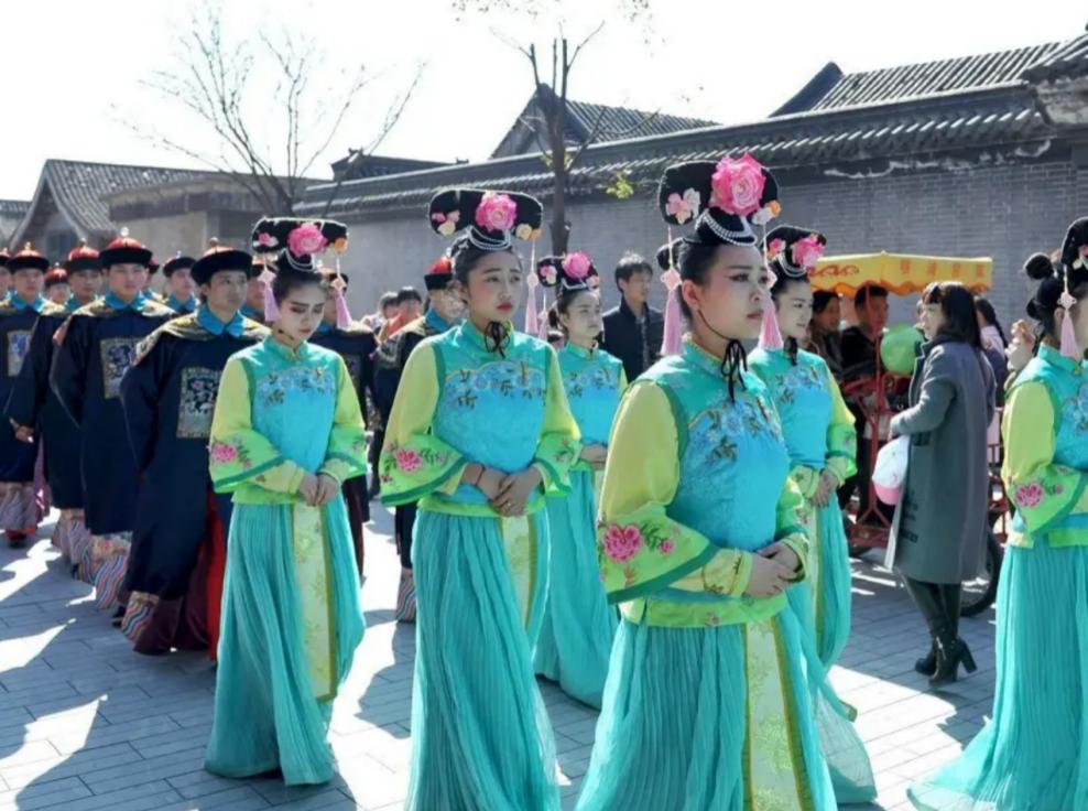 20万横店群演现状美女成群,横店20万女群演