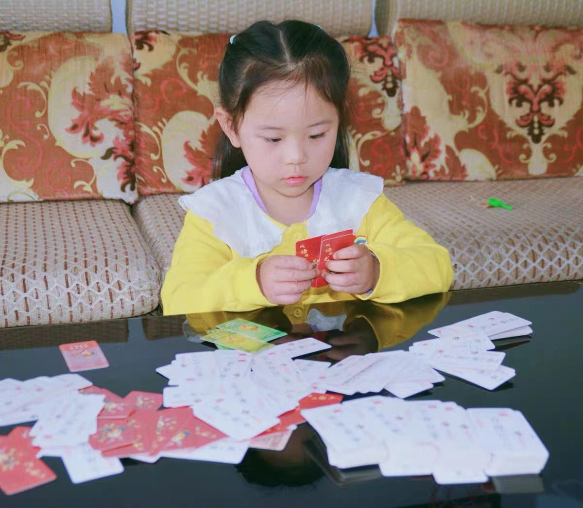 爷爷用好玩的方法，让才5岁的孙女，半个月时间学会200多个成语