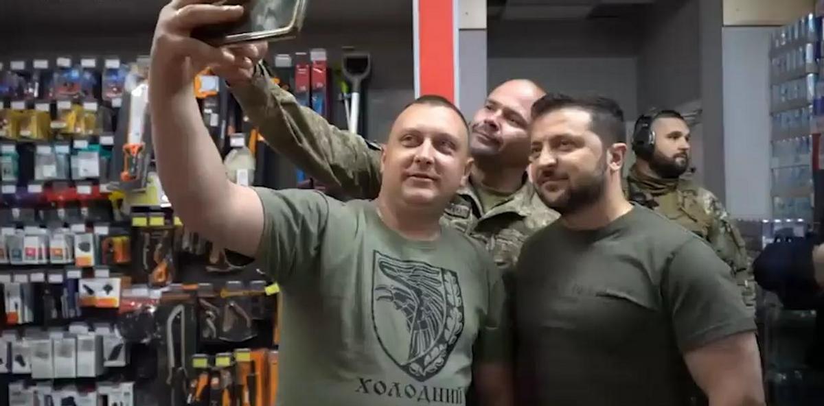 泽连斯基反驳乌军反攻陷入僵局,对泽连斯基在俄乌战争中的评价