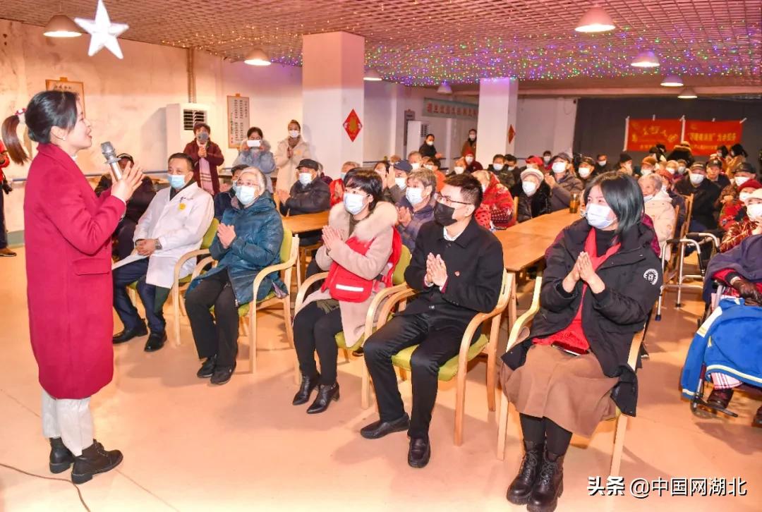 老年人摔到骨质疏松怎么治,老年人摔跤股骨颈骨折怎么办