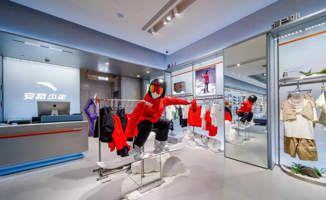 安踏成都专卖店,安踏官方少年旗舰店直播