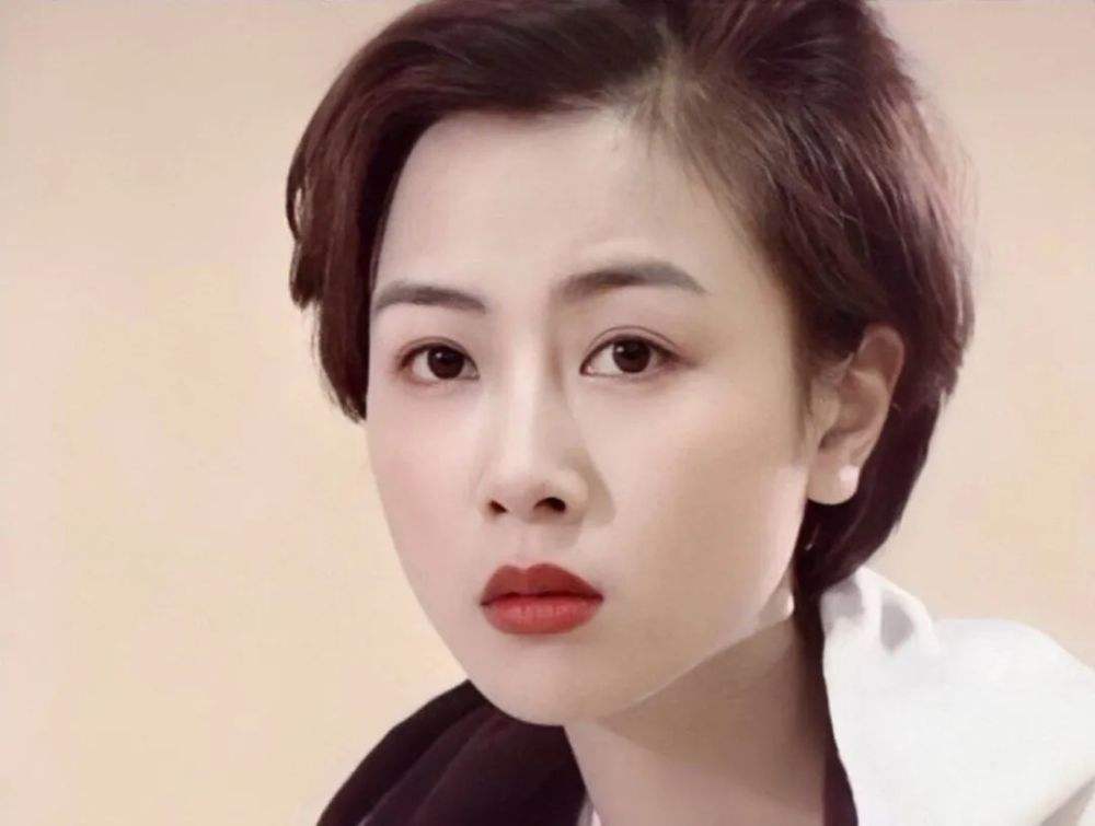 至今未嫁人的8位大龄女港星，最小42岁，个个情路坎坷，让人心疼