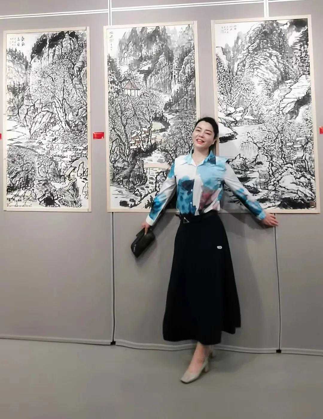 闫群：热烈的群山