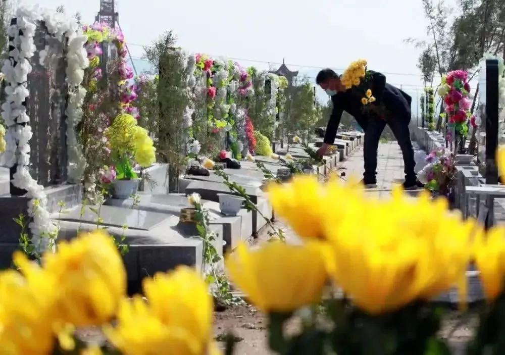 公墓到期后如何处理,公墓到期被挖违法吗