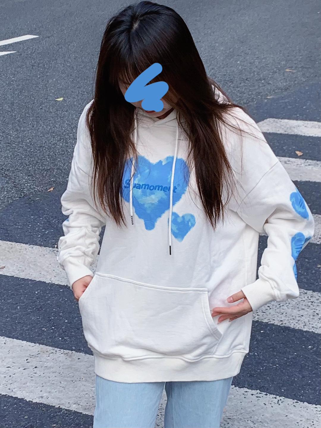 王鹤棣赵露思三亚同框同款,王鹤棣赵露思黑色衣服