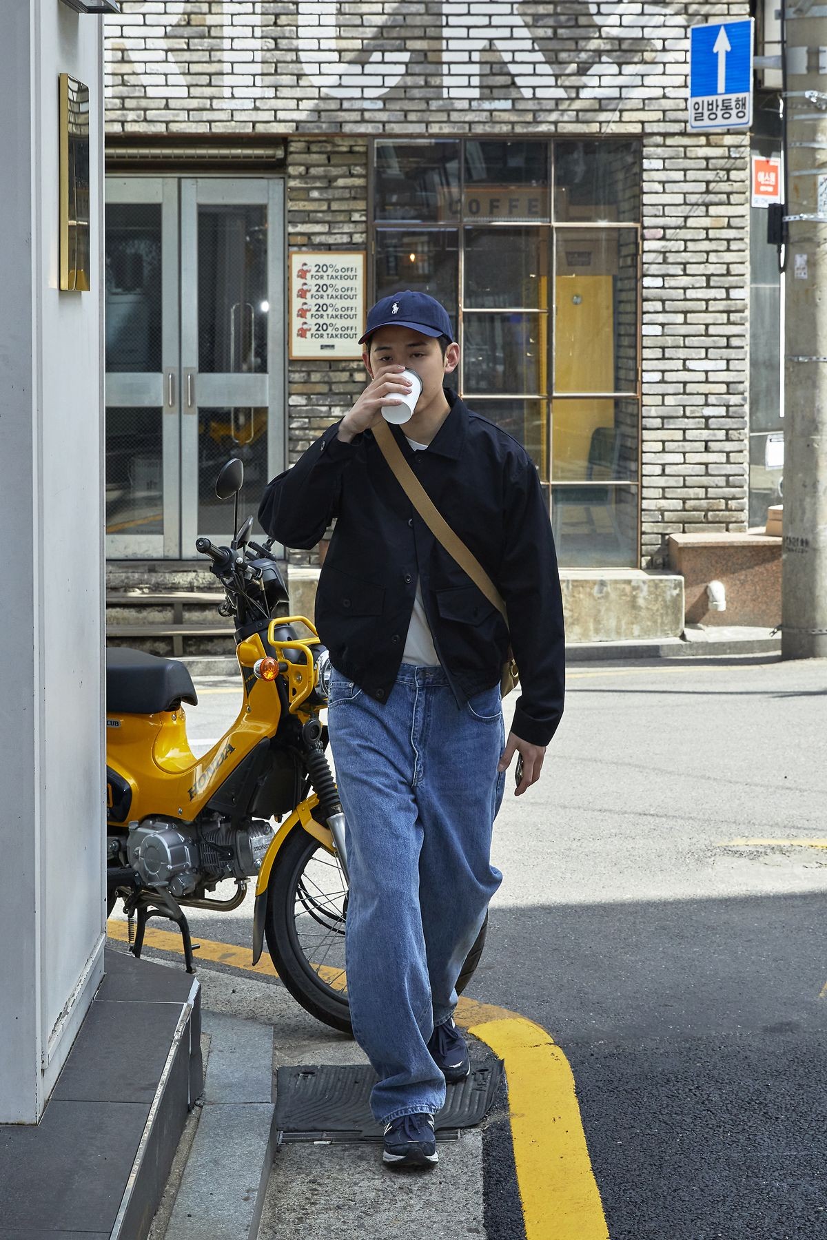 简约经典的黑白色怎么穿,春夏百搭外套黑白色