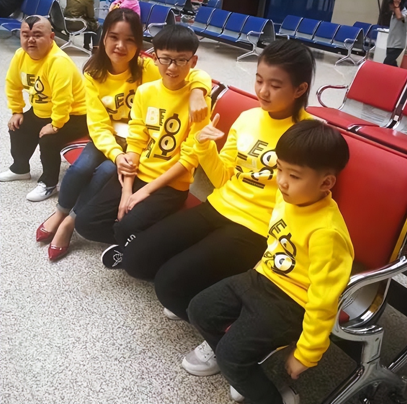 小布丁张荣和他的三个孩子的照片,小布丁张荣个人简介