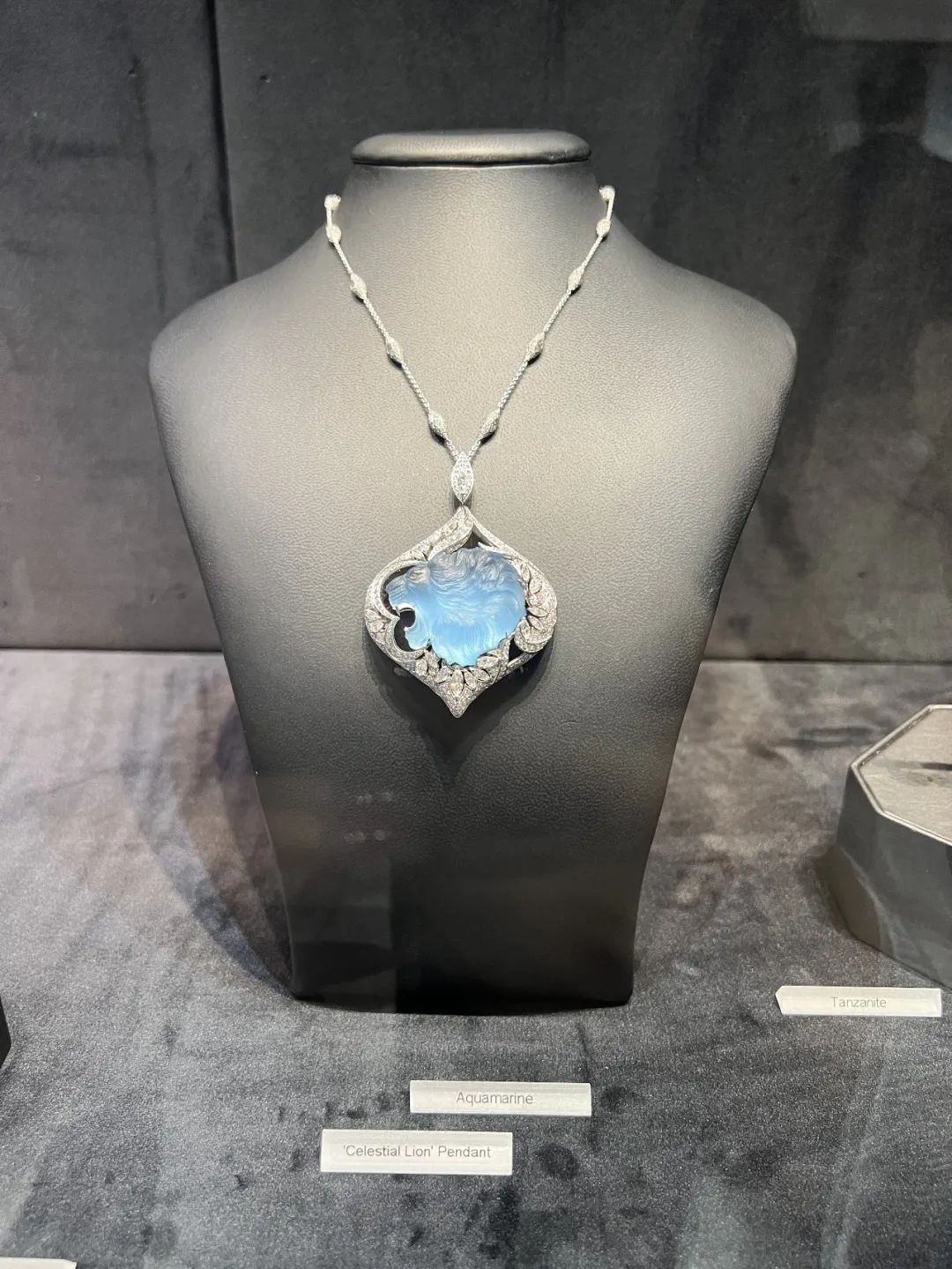 时隔3年又来日内瓦珠宝展大寻宝，竟然还见到了JAR真身！