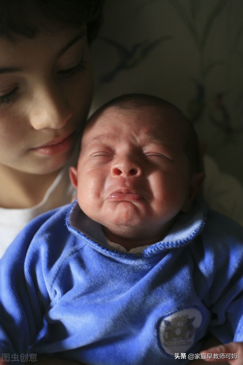 小宝宝见人就哭,小宝宝看到人多哭