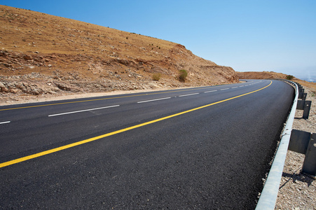 高速路沥青用什么料,高速路面沥青材料