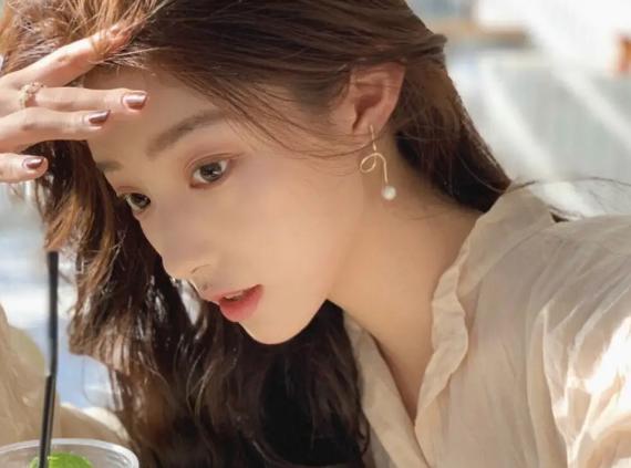 女生*体下**阴毛变黄怎么回事,是不是得了什么病?需要正确认识!