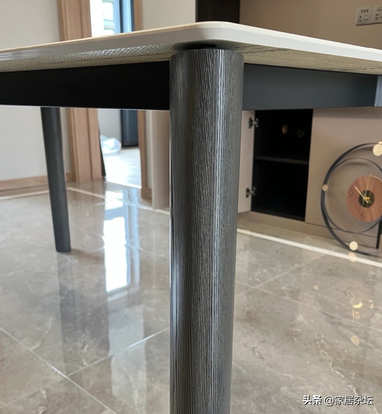 你知道怎么区分岩板餐桌的好坏吗,岩板餐桌会看起来很廉价吗