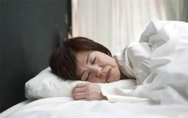 女性绝经是不是越迟越好,女性绝经越早寿命越短吗