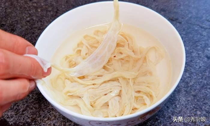 灌好的香肠，最忌直接晒，牢记6个技巧，腊肠鲜香入味，好吃不腥