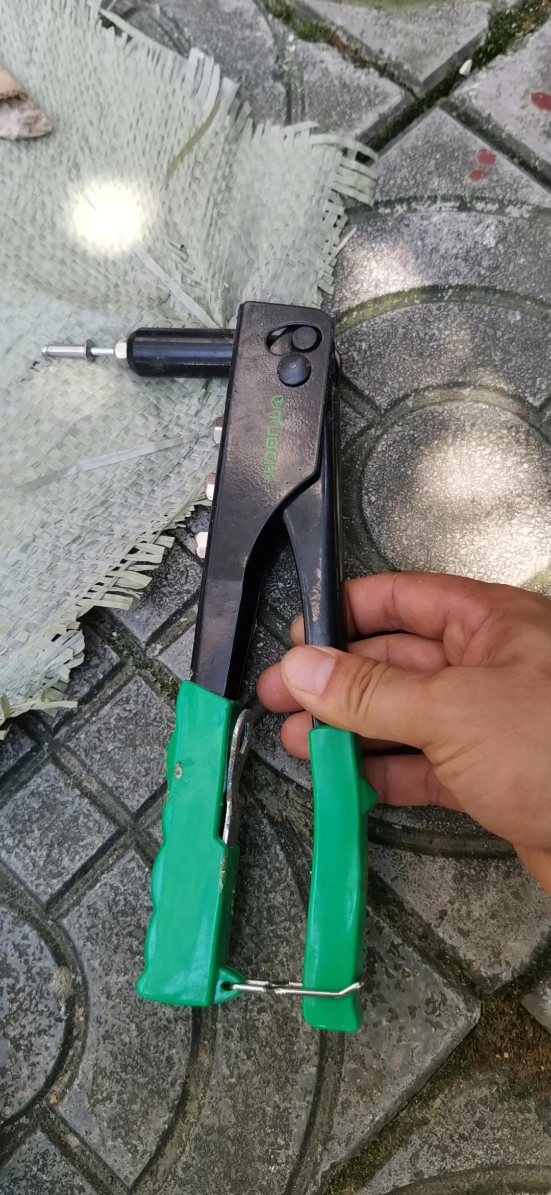 自己动手安装汽车护板好不好装,自己装五菱mini下护板