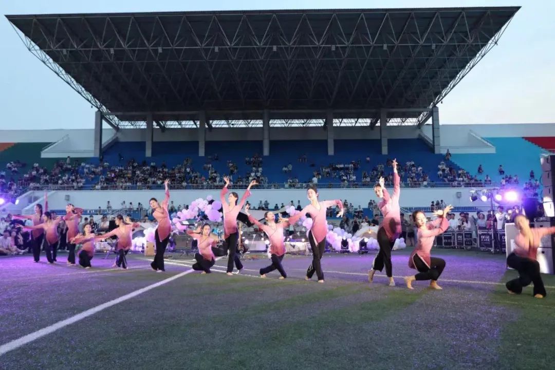 河南大学音乐节,河南科技大学草坪音乐节完整版
