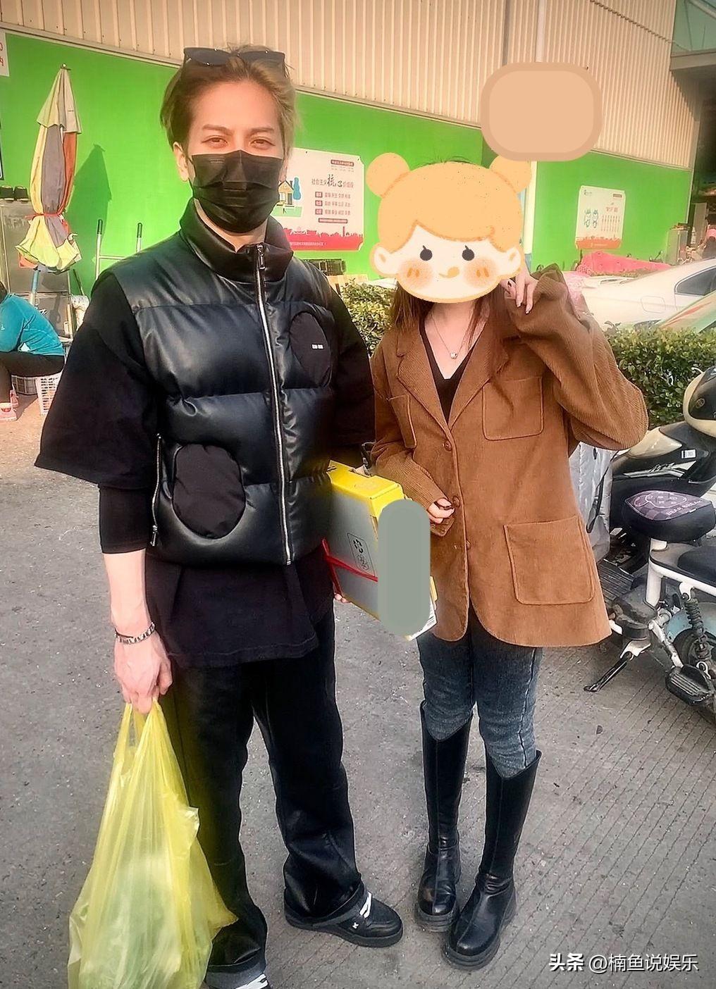 王嘉尔近日活动状态,王嘉尔素颜憔悴