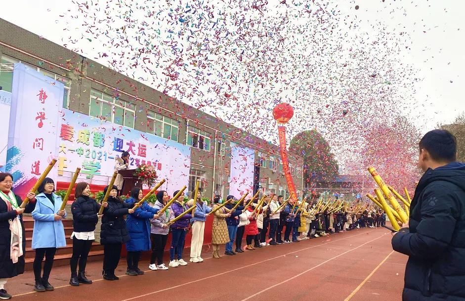 开学啦听听新生的感受,开学了看一下宿舍的环境