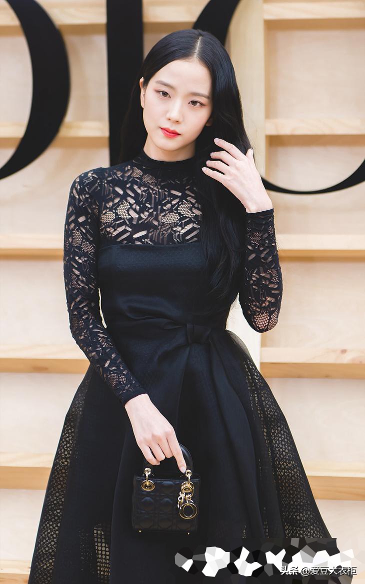 金智秀diormarieclaire,金智秀穿blackpink衣服