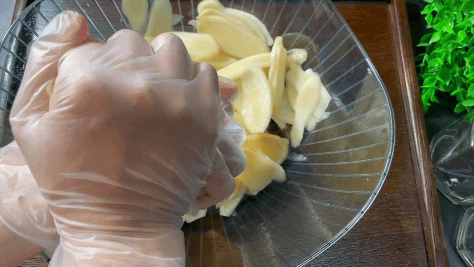 三伏天吃醋泡姜做法,老奶奶泡糖醋仔姜的腌制方法