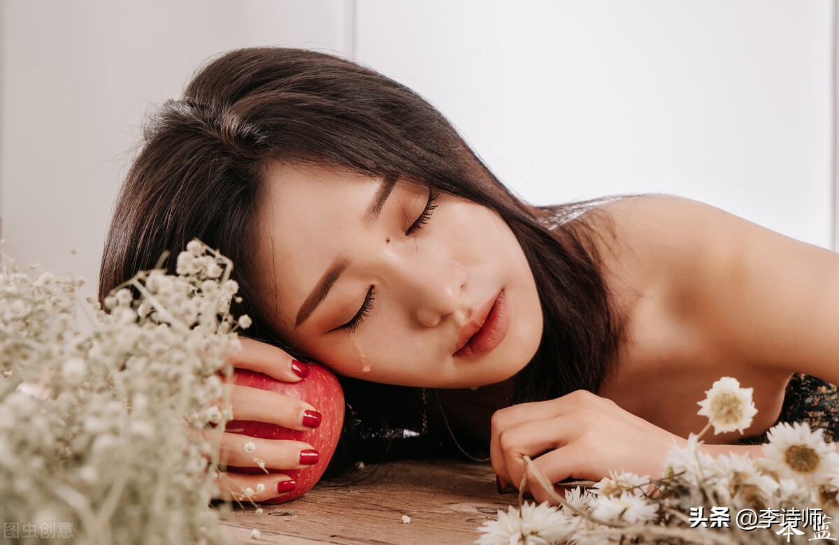 中医养生表妹第一次给师傅做全身按摩,看到一处银色毛发悚然了