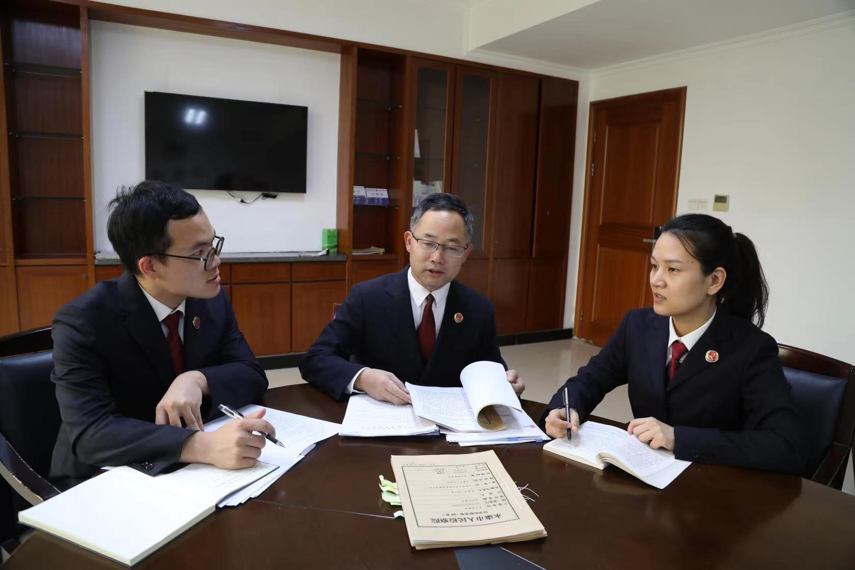 合伙人用个人名义借钱,合伙人以公司的名义借款怎么办