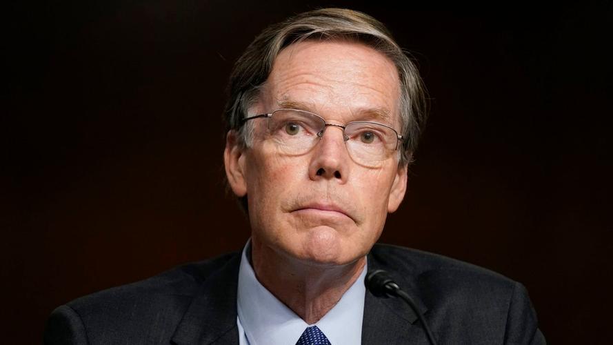 拜登谈美国银行业危机,美国内忧外患拜登遭特朗普抨击