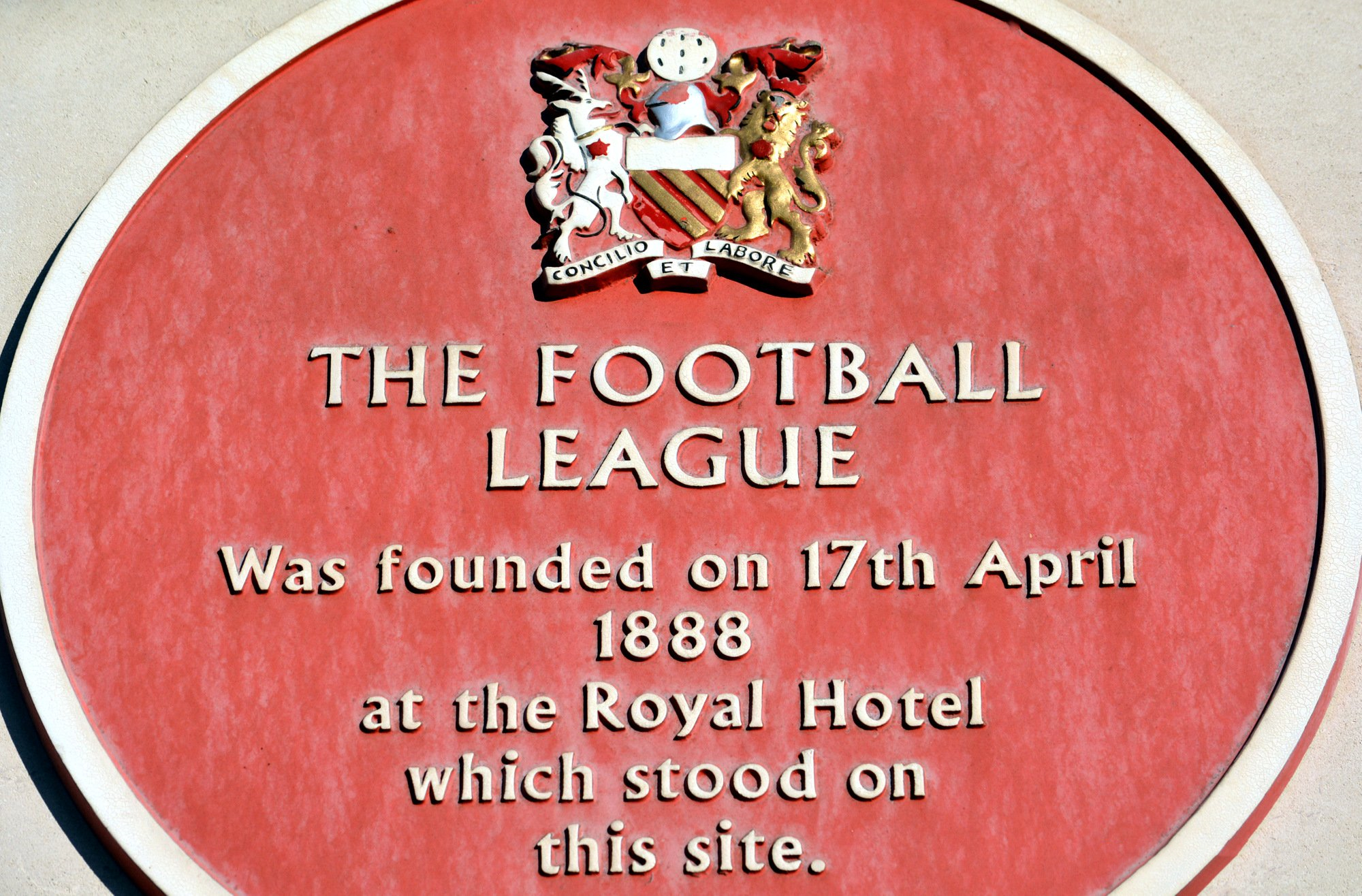 职业足球出现在什么时期,职业运动员是指什么