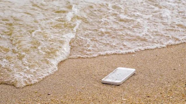 手机进水该怎么办苹果,手机进水该怎么办声音变小