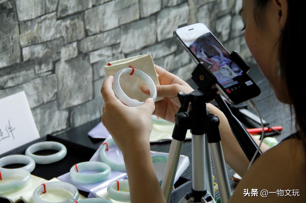 24小时直播卖玉,直播间买玉大揭秘