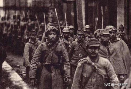 日本兵偏爱吃鸡！1937年*京大南***杀屠**中的荒唐一幕，家中有鸡能救命