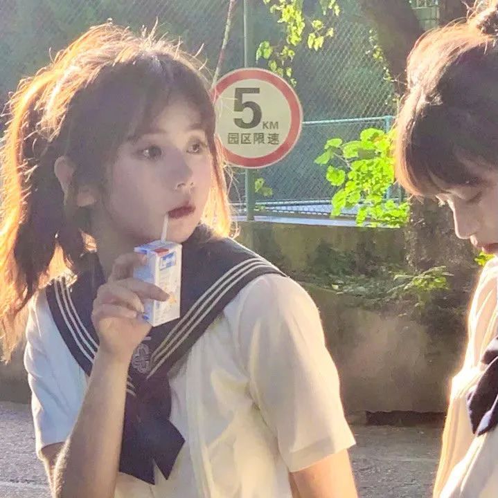 闺蜜头像一左一右真人可爱姐妹,情侣头像和闺蜜头像连在一起的