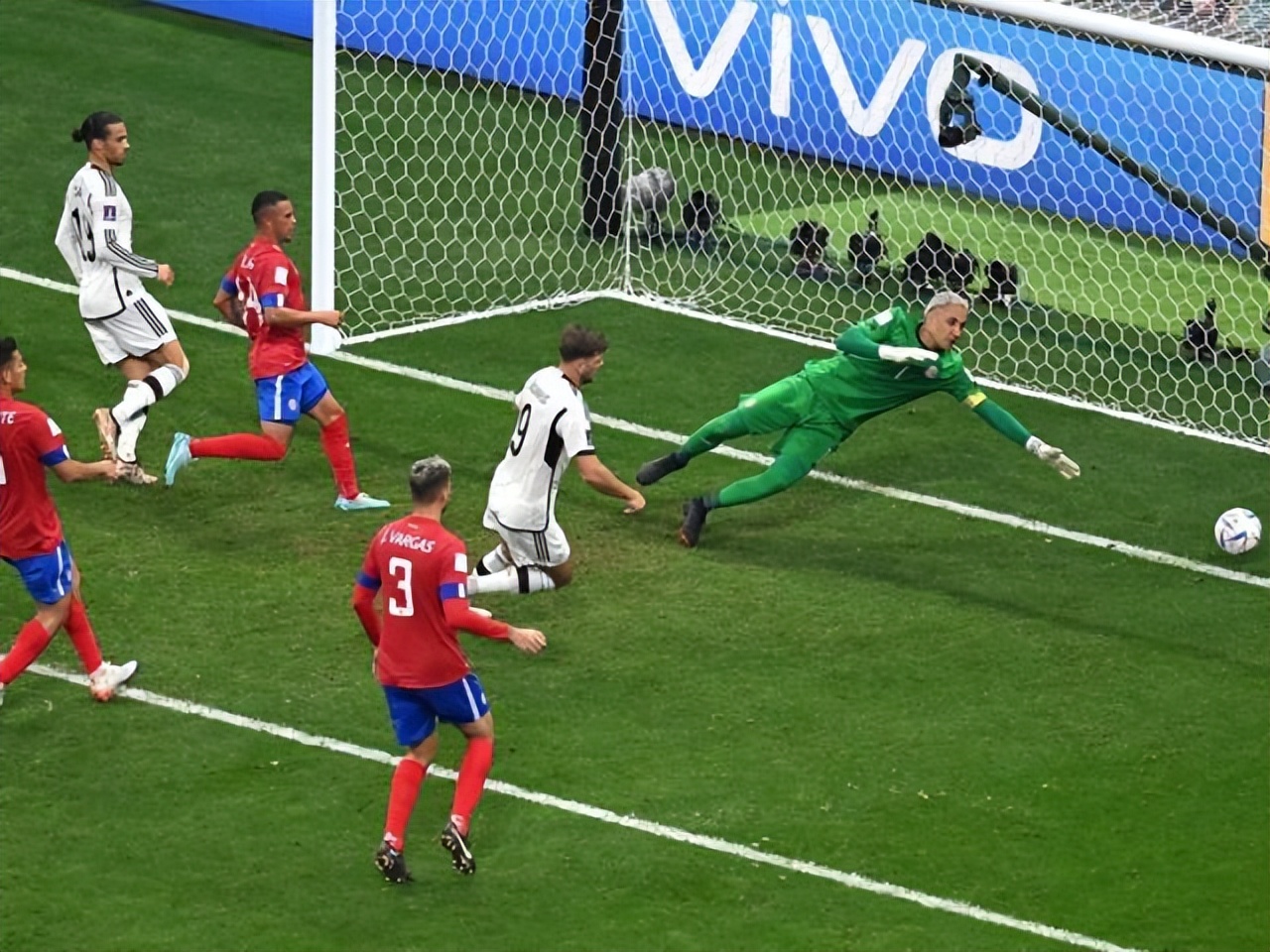 弗利克三冠夺冠,弗利克冲击欧冠视频