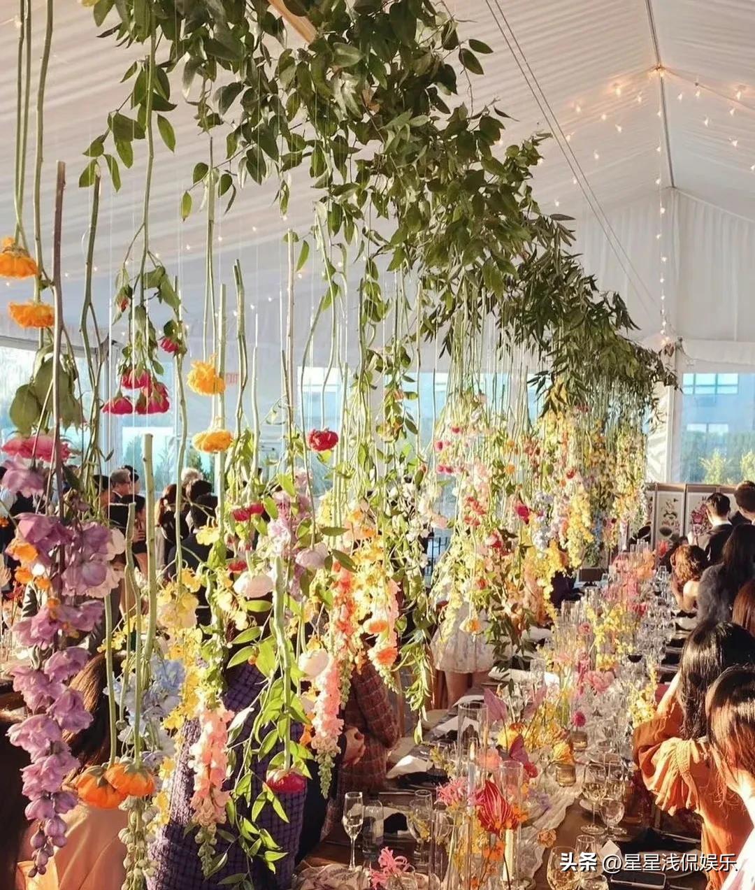 孔孝真同款婚礼婚纱照,孔孝真现身机场