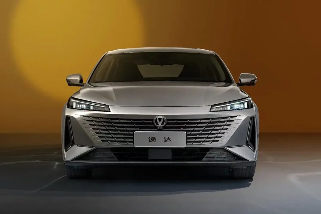 卡罗拉口碑最好的车型,卡罗拉轴距2.7米为何后排空间窄