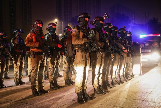 武警队长抓捕恐怖分子,暴恐分子袭击矿工