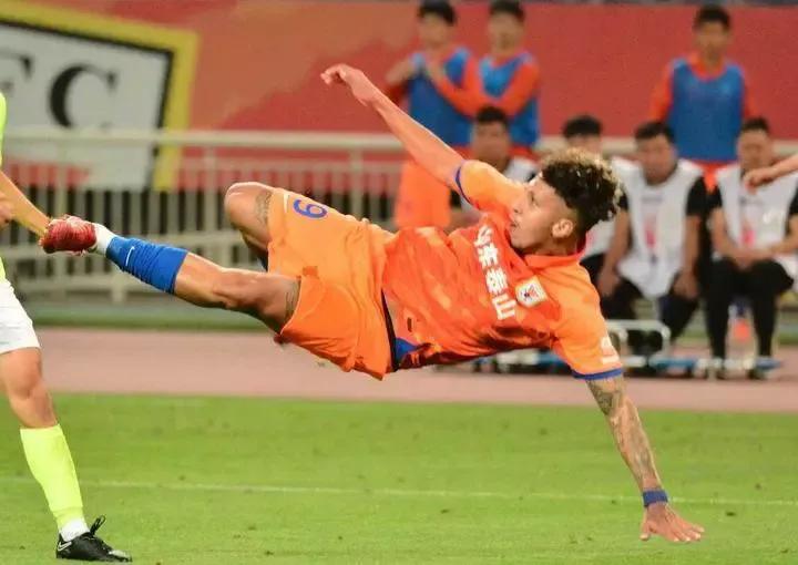 中超最新战报山东泰山,中超最新排名泰山绝杀国安领跑