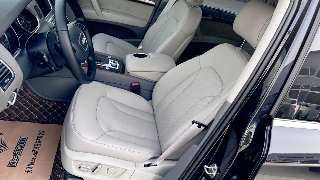 奥迪q7报废厂,老款奥迪q7出车祸