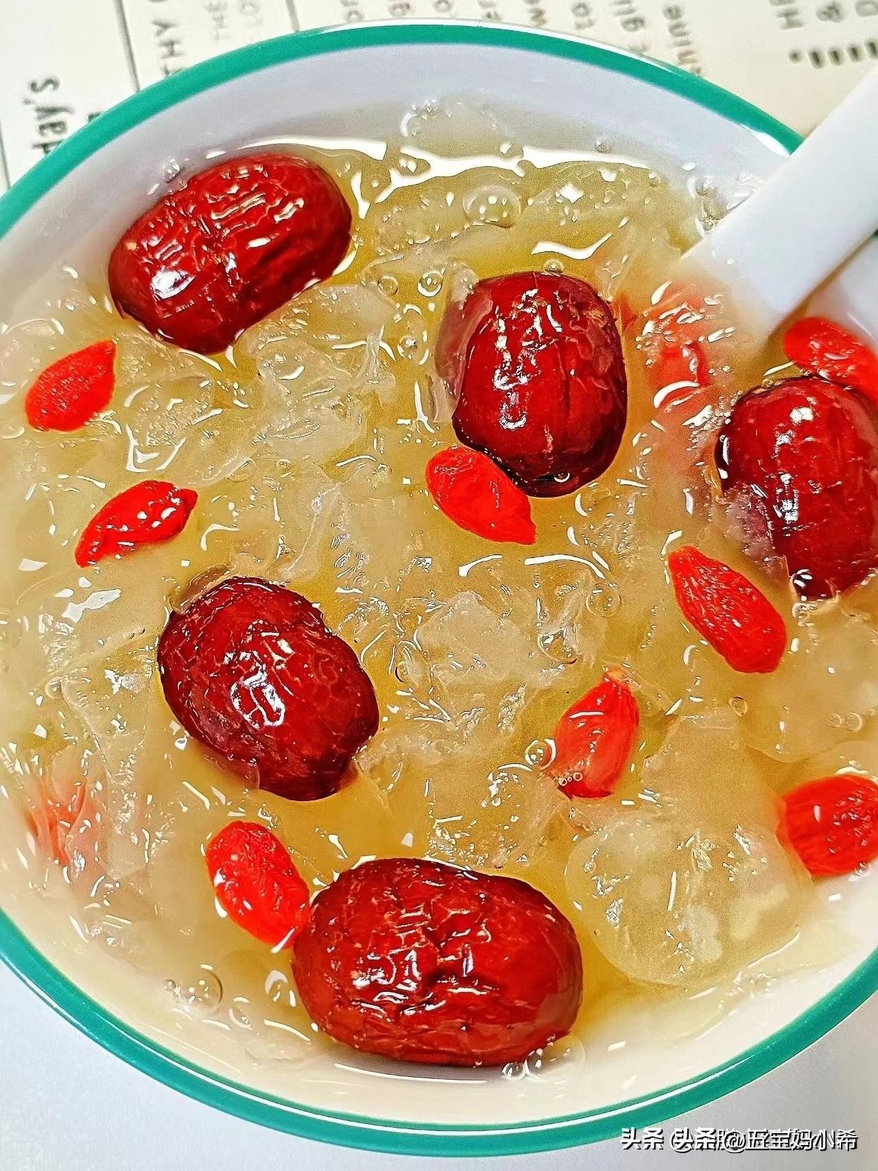 满满的胶原蛋白粉喝出好气色,多吃富含胶原蛋白的食物