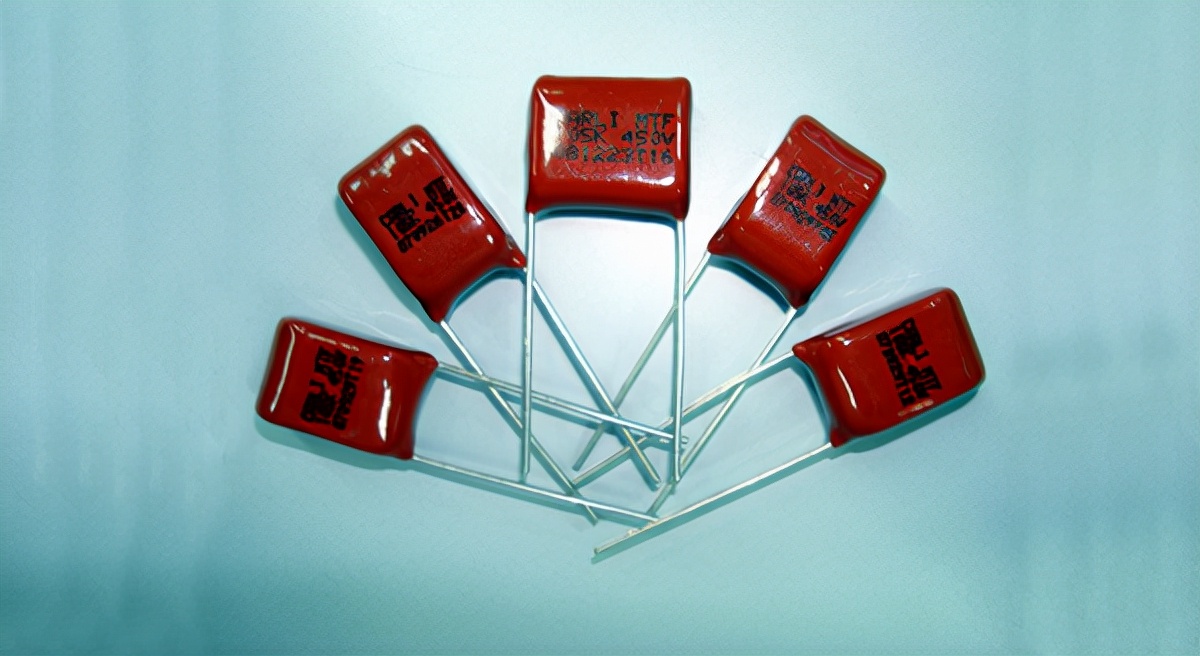 同样规格电容怎么不一样大,大功率电容看不到型号了怎么办