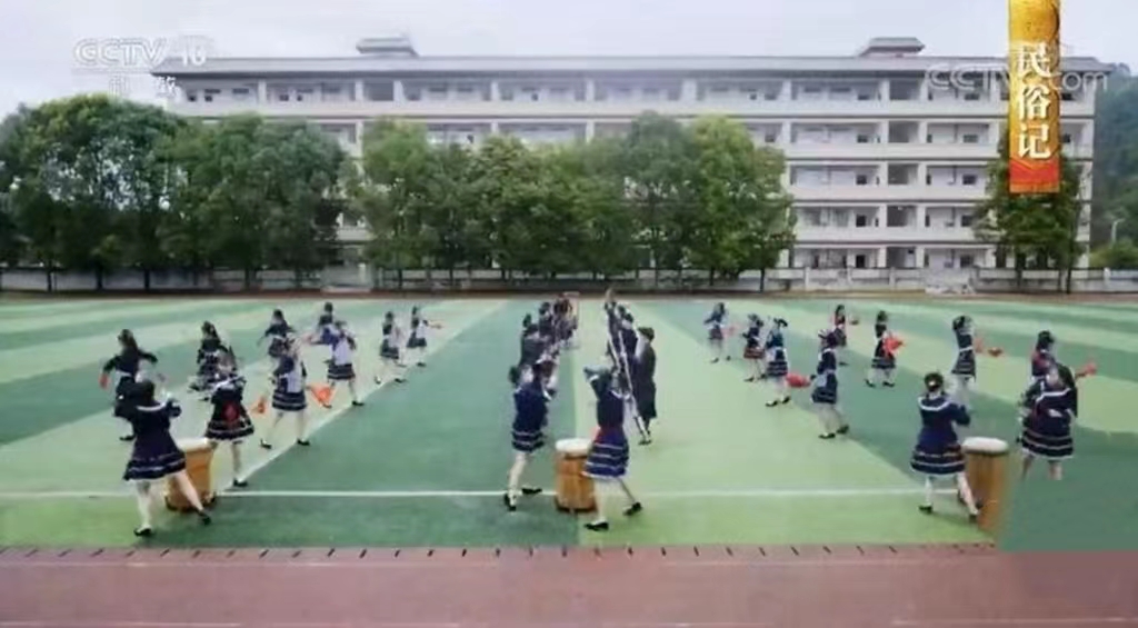 纪念初中毕业五十周年谢老师教育赞母校巨变