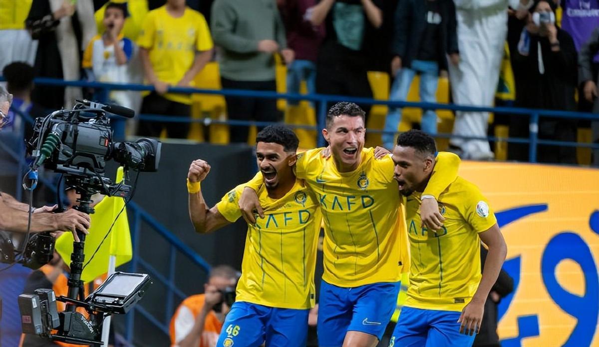 c罗目前职业生涯已打进882球,屡失良机37岁c罗巅峰不再仍获力挺