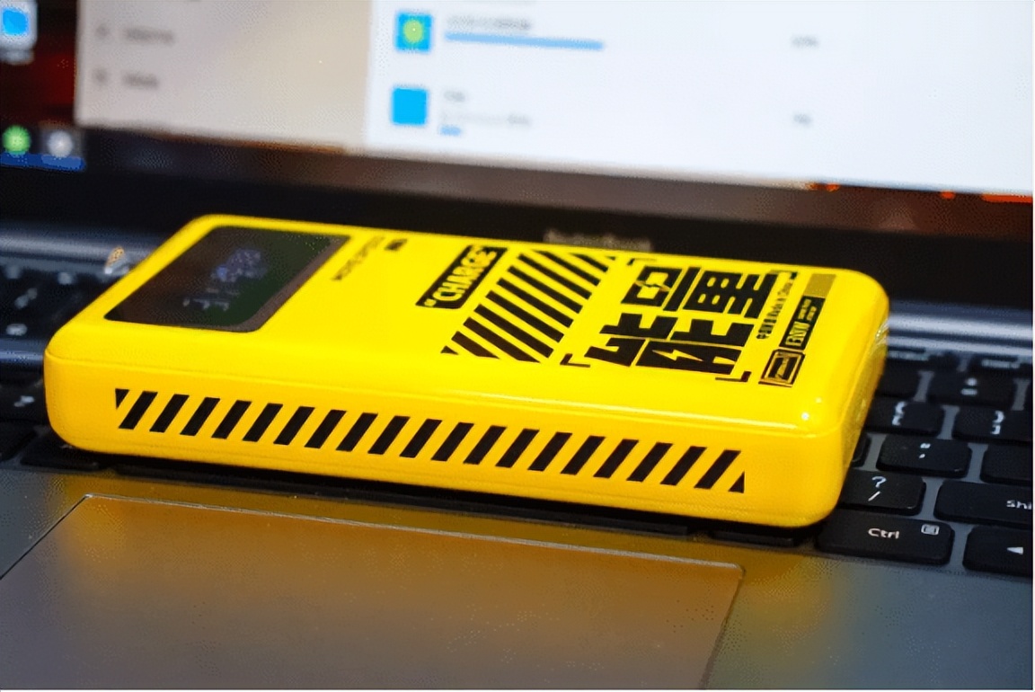 户外笔记本电脑充电的充电宝,大容量可充笔记本移动电源